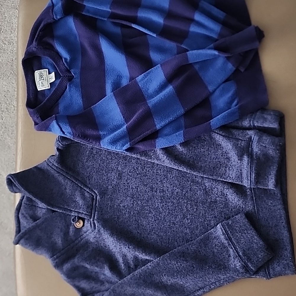 Lot of 2 boys sweaters